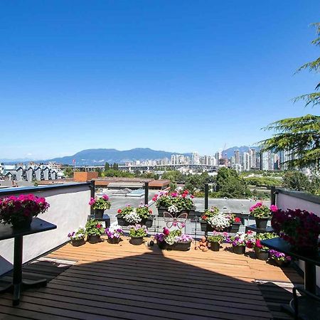 Billion Dollar Views In A Beautiful Fairview Slopes Heritage House Apartamento Vancouver Exterior foto