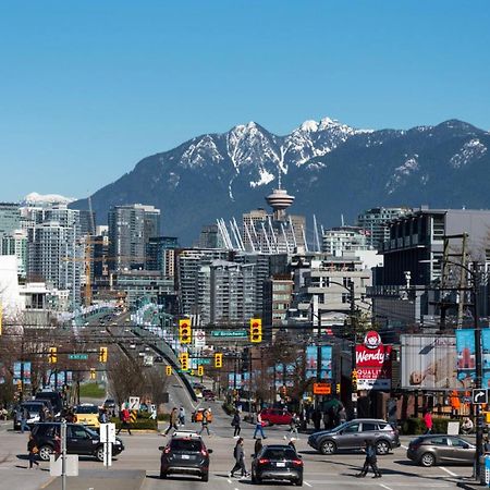 Billion Dollar Views In A Beautiful Fairview Slopes Heritage House Apartamento Vancouver Exterior foto