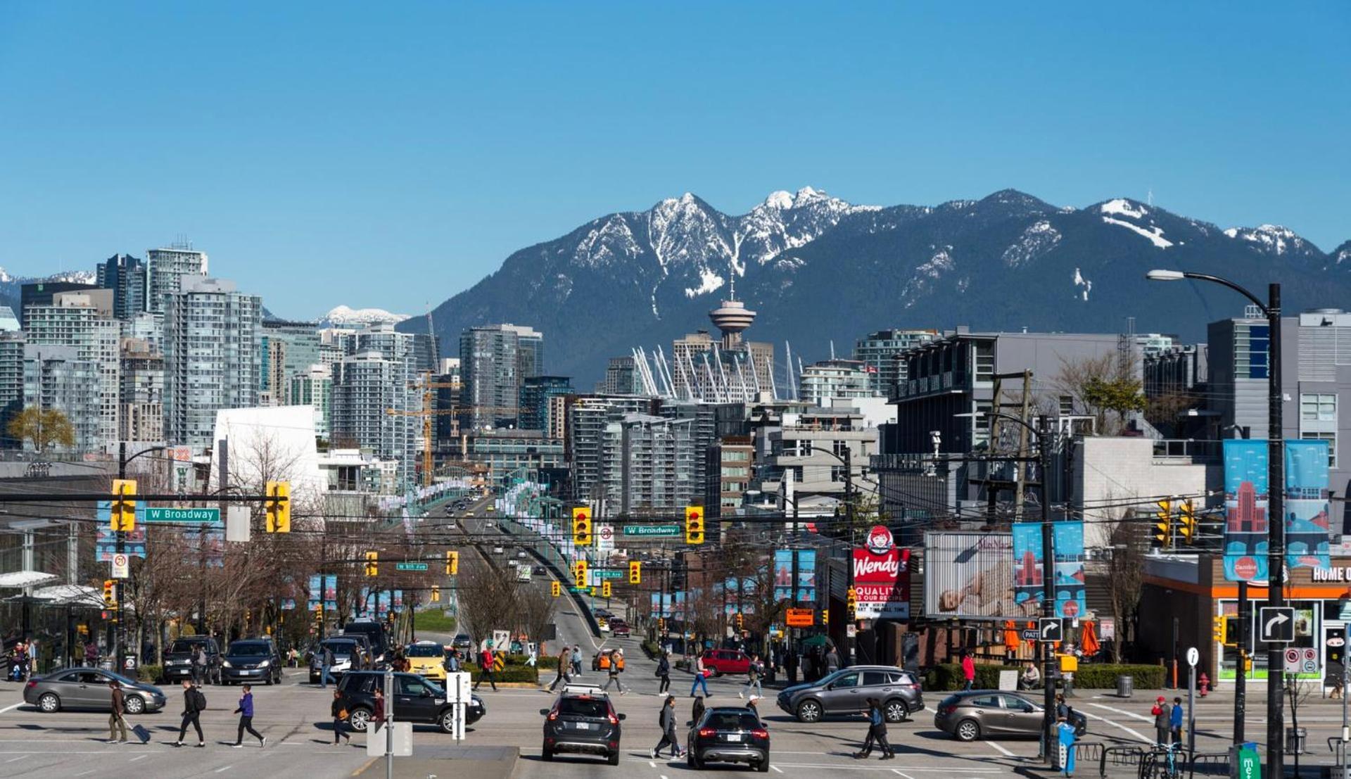 Billion Dollar Views In A Beautiful Fairview Slopes Heritage House Apartamento Vancouver Exterior foto
