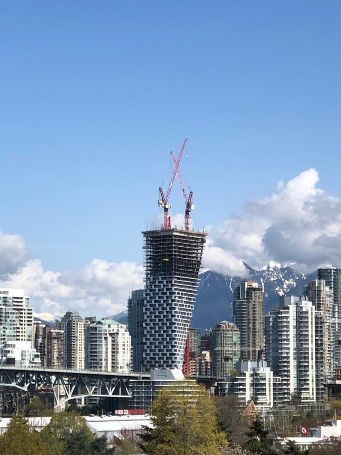 Billion Dollar Views In A Beautiful Fairview Slopes Heritage House Apartamento Vancouver Exterior foto