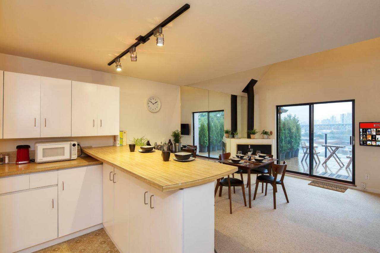 Billion Dollar Views In A Beautiful Fairview Slopes Heritage House Apartamento Vancouver Exterior foto